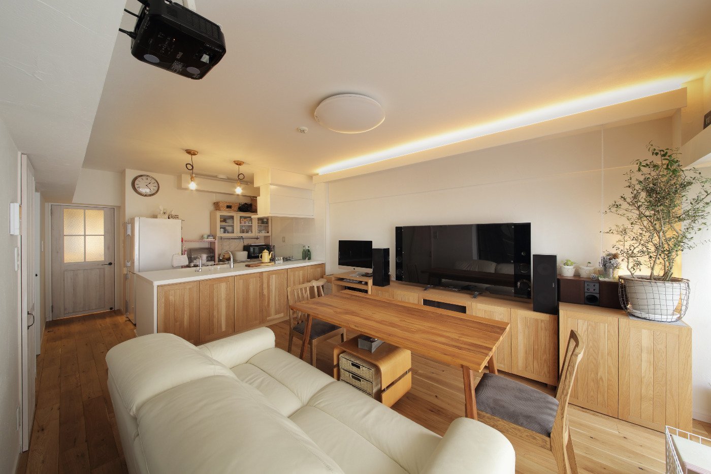 写真:J-リノベの施工事例(愛着のある住まいに木のぬくもり リビングとつながるキッチンへ)