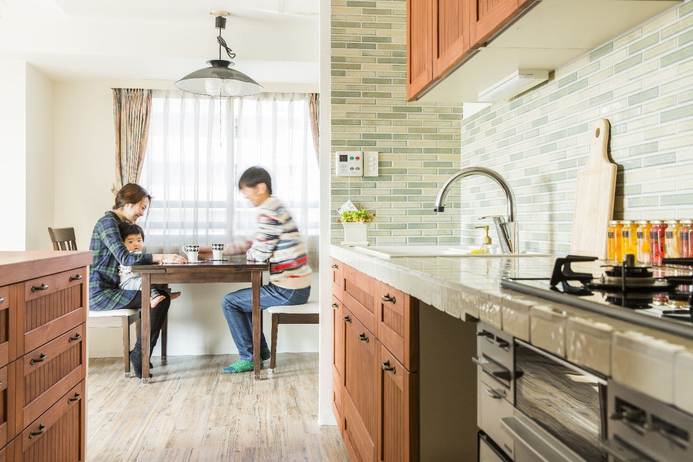 写真:J-リノベの施工事例(子どもをのびのびと遊ばせて。 ナチュラルに個性をプラスしたリフォーム)