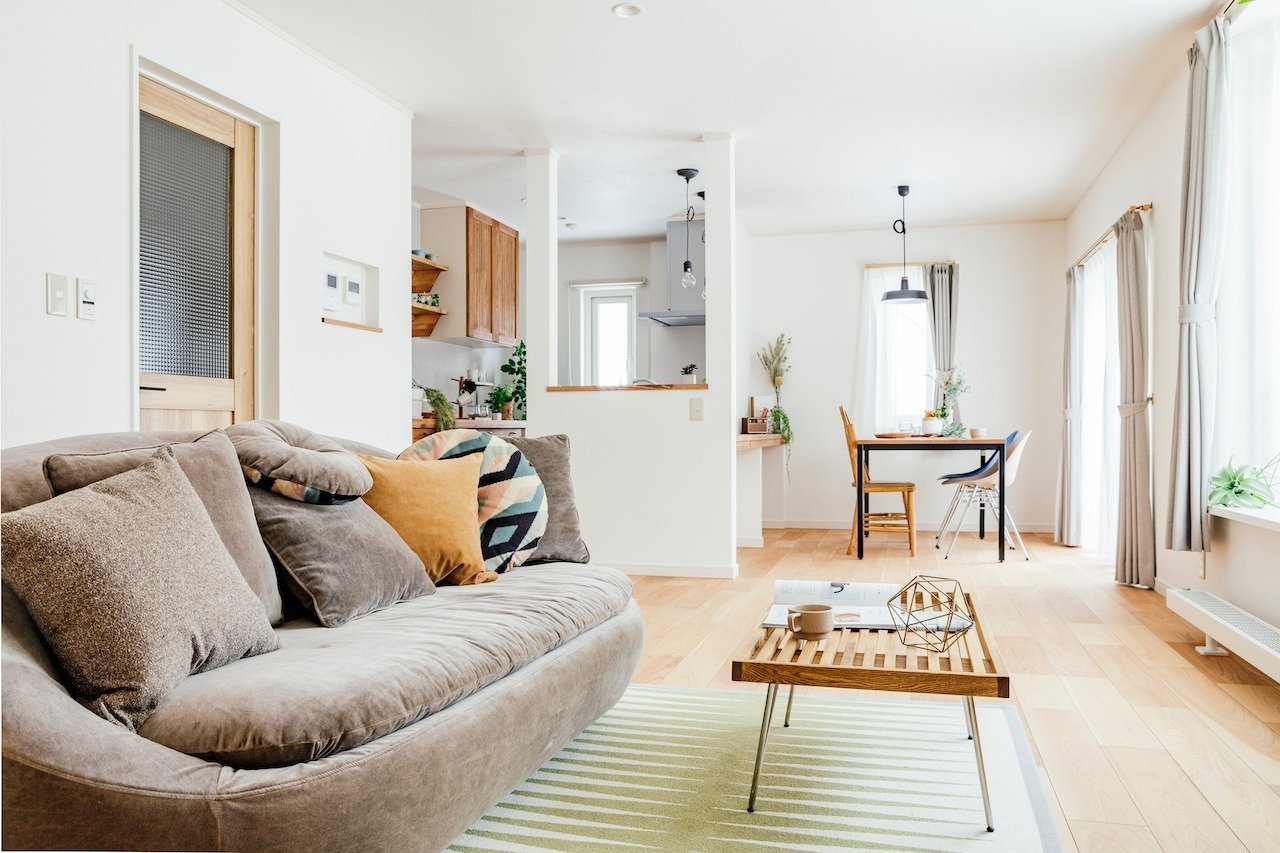 写真:J-リノベの施工事例(やさしい木のぬくもりを感じる家。 “ていねいな暮らし”を心がけるように。)