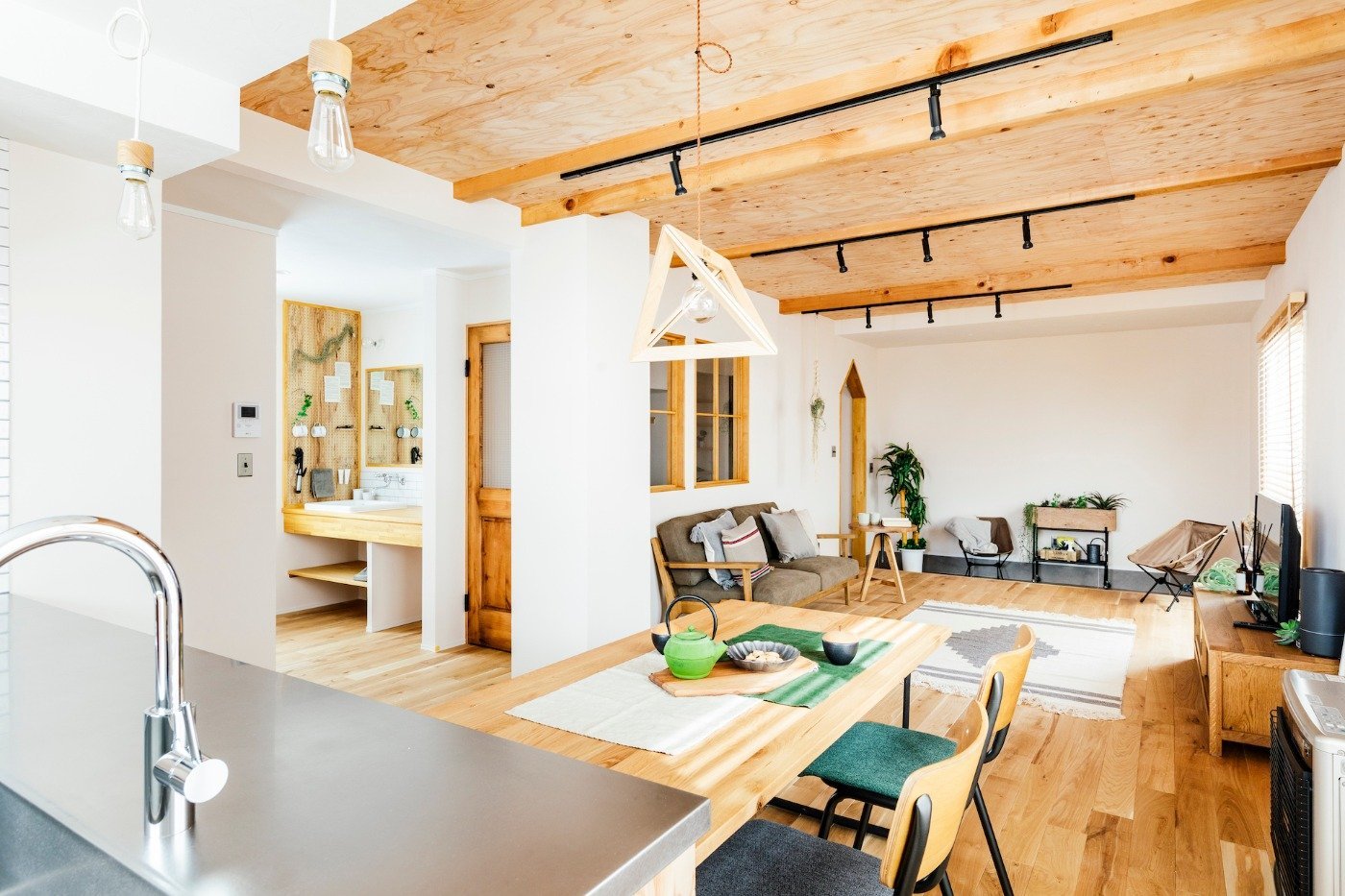 写真:J-リノベの施工事例(木のぬくもり、土間の開放感が心地よい家)